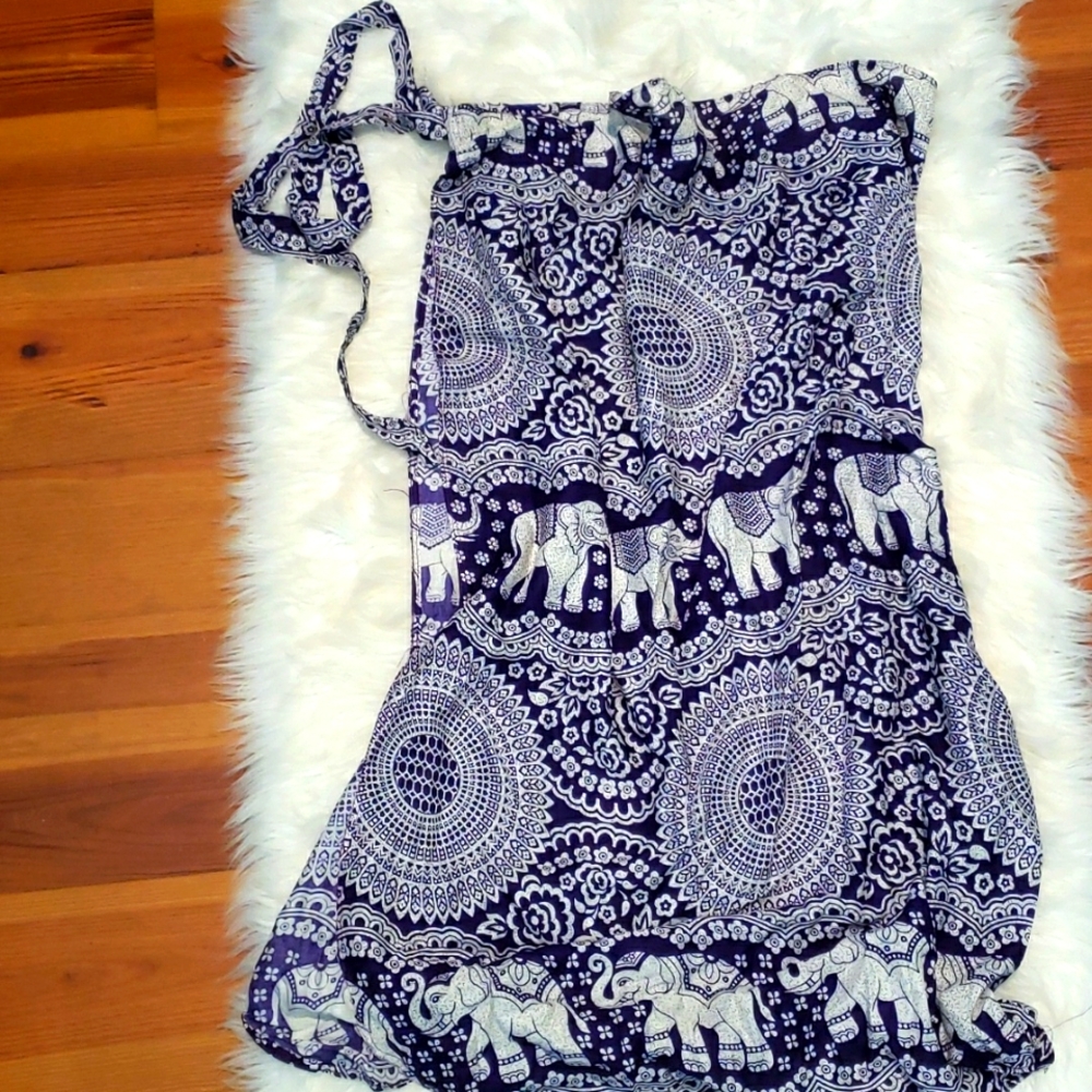 Women’s Navy Elephant Print Skirt.